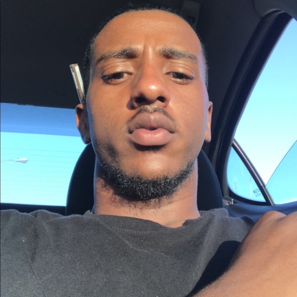 Meet your Posher, Ronnie - Picture 1 of 1